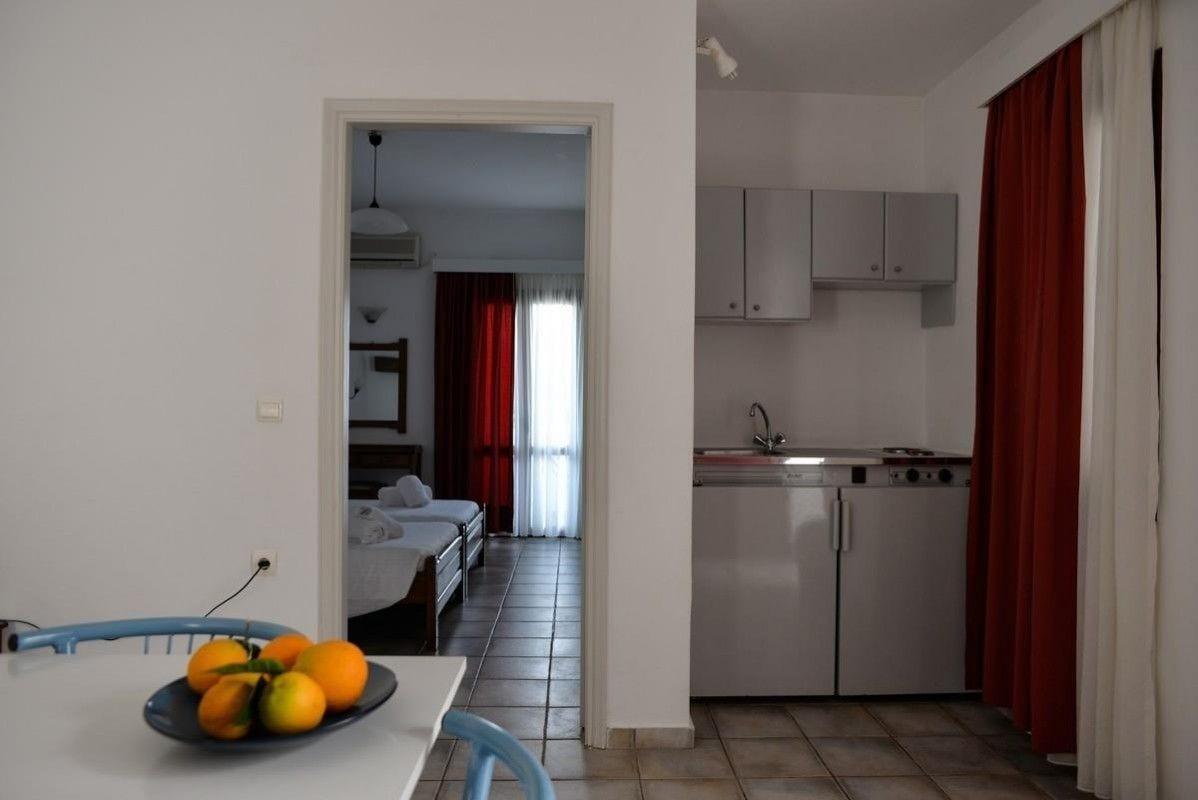 Eva Suites & Apartments Agia Marina  Exterior photo
