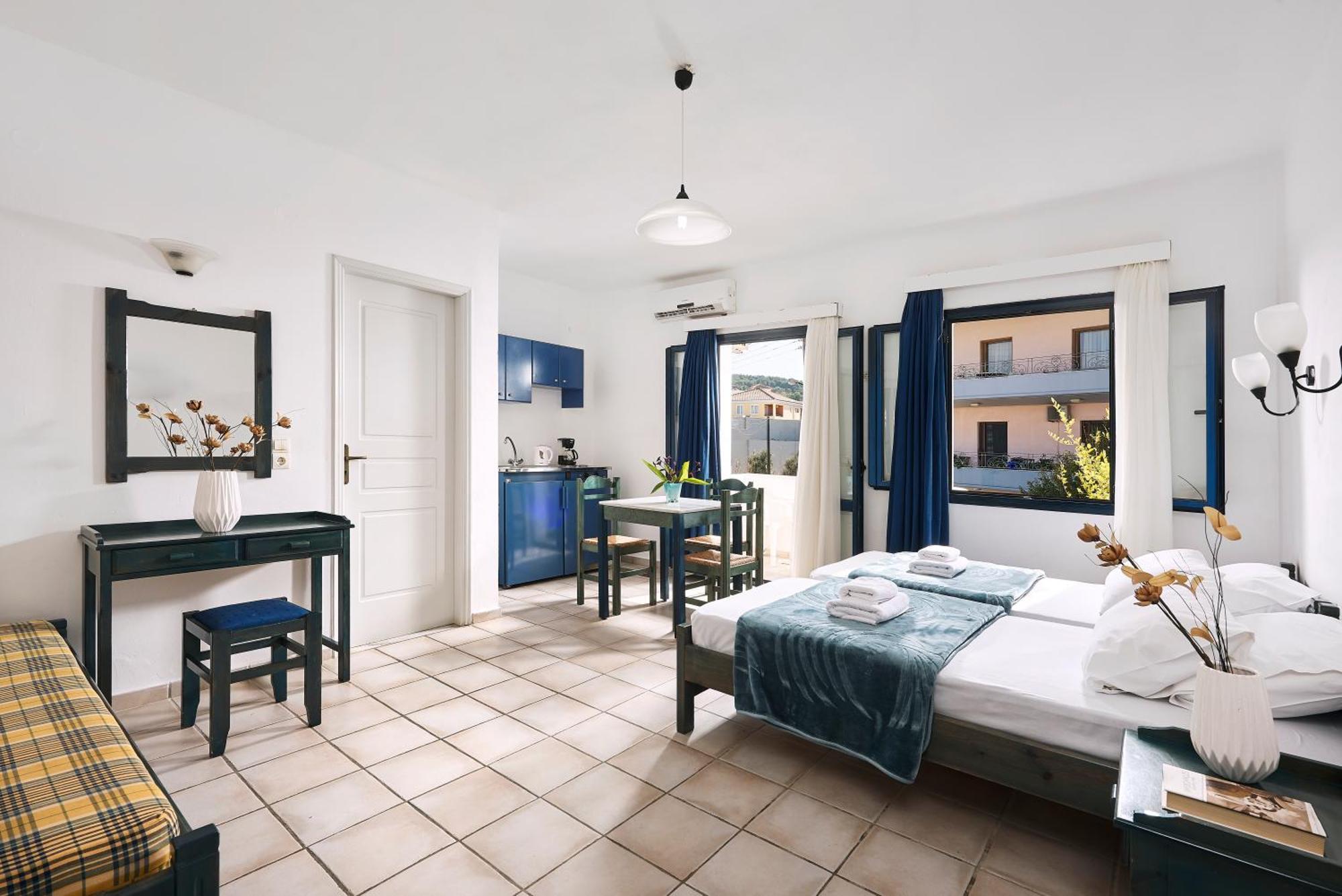 Eva Suites & Apartments Agia Marina  Room photo