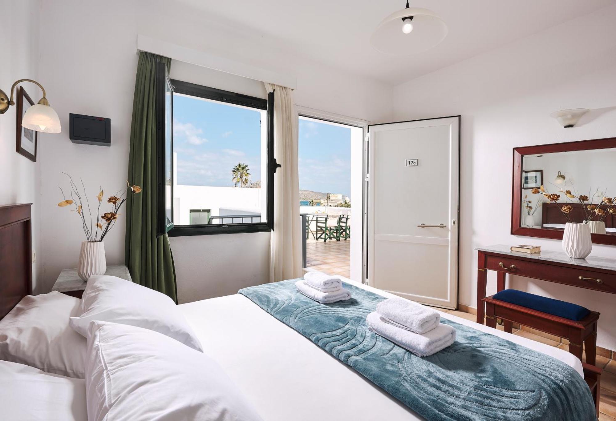 Eva Suites & Apartments Agia Marina  Exterior photo