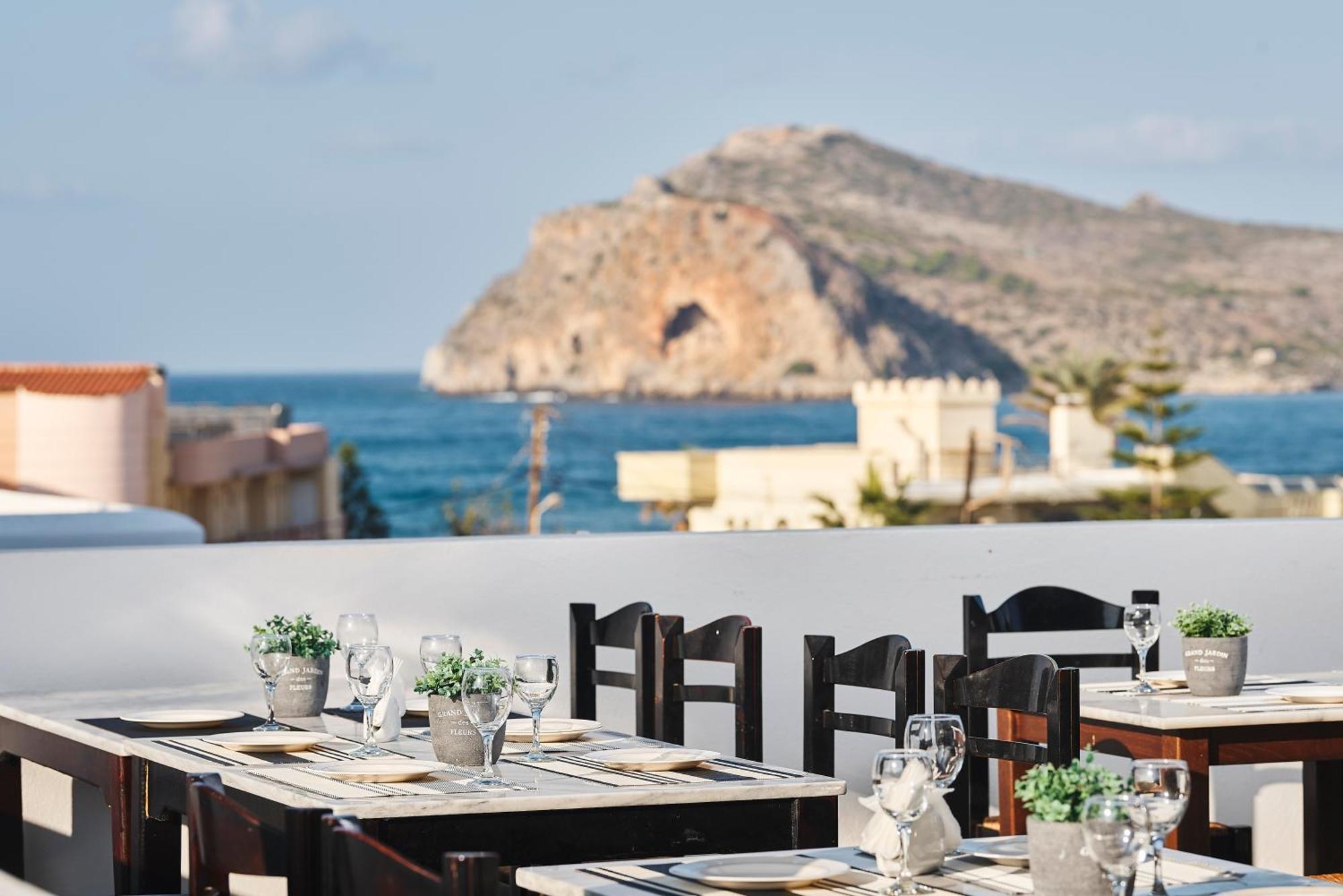 Eva Suites & Apartments Agia Marina  Exterior photo