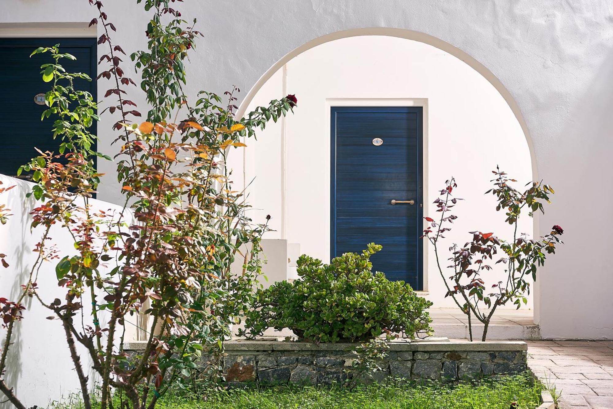 Eva Suites & Apartments Agia Marina  Exterior photo