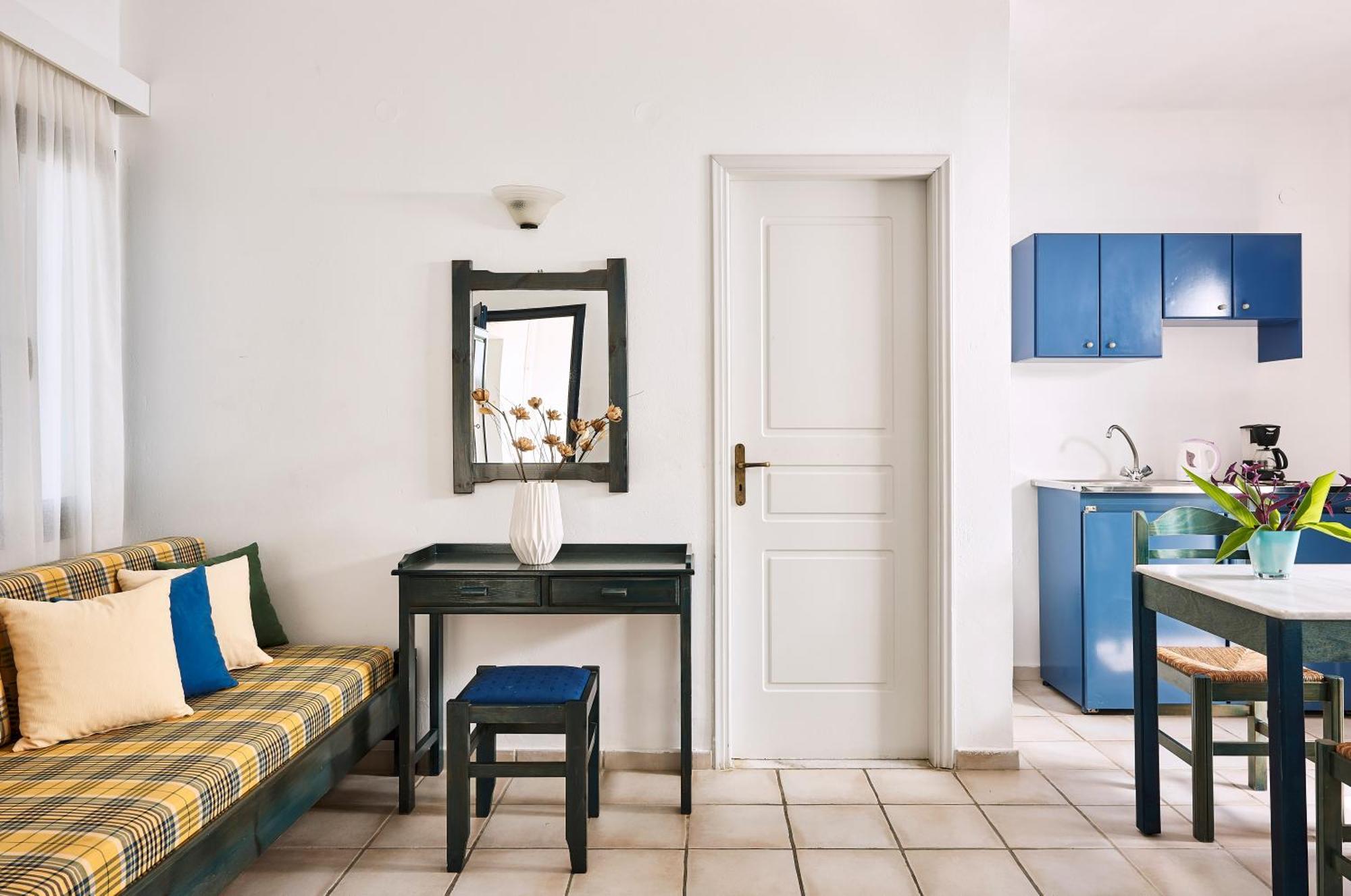 Eva Suites & Apartments Agia Marina  Room photo