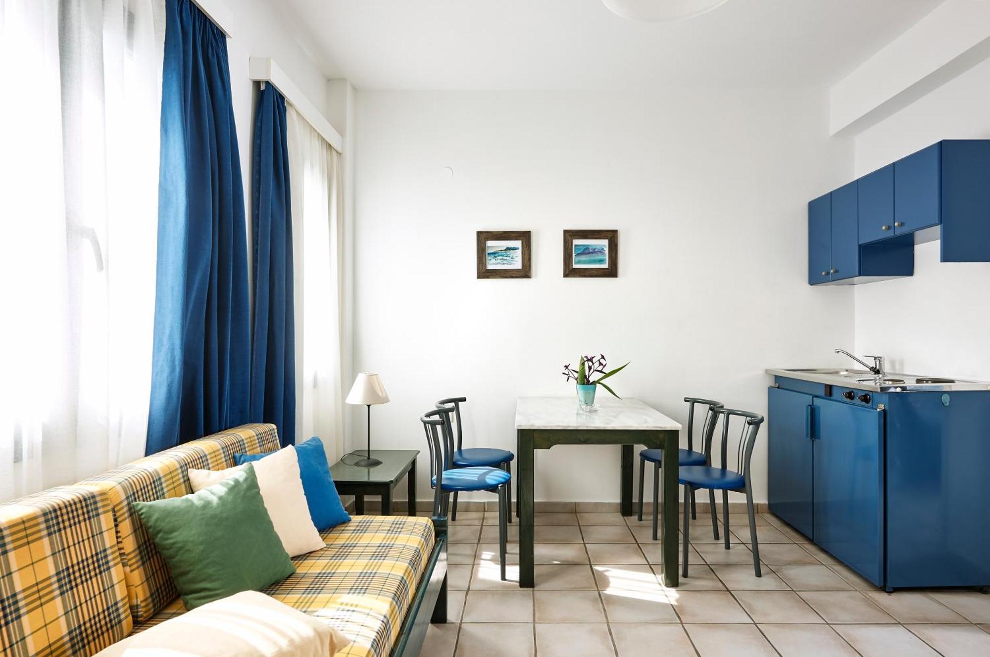 Eva Suites & Apartments Agia Marina  Room photo