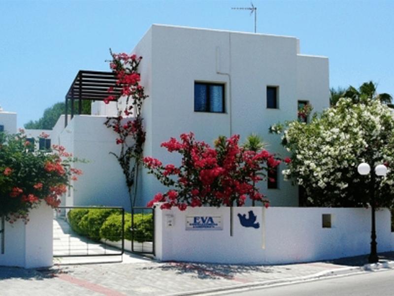 Eva Suites & Apartments Agia Marina  Exterior photo